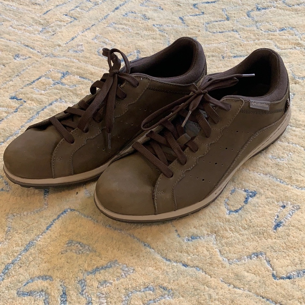 Columbia shoes size 9.5